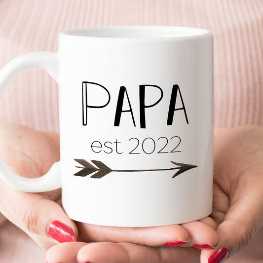 Papa est 2021 or 2022 Coffee Mug, New Papa Pregnancy Announcement Gift (M462)